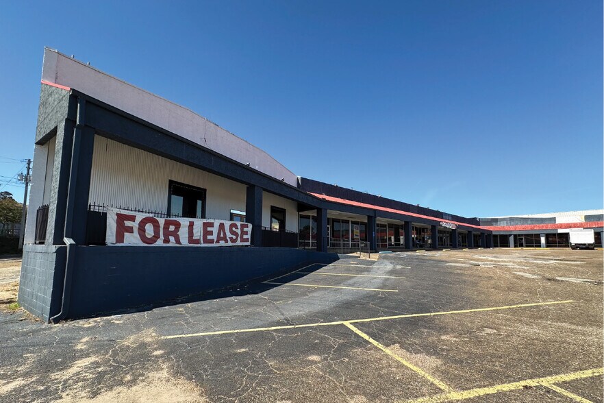 More Photos Of 2855 Ross Clark Cir, Dothan Storefront For Sale