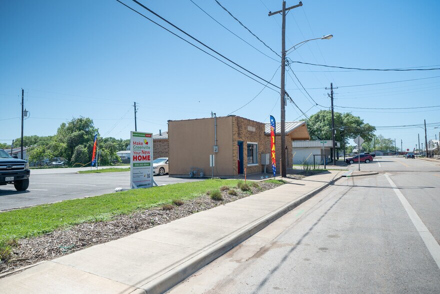 More Photos Of 2319 Main St, Waller Storefront For Lease