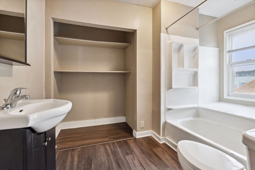 More Photos Of 953 Desoto St, Saint Paul Apartments For Sale