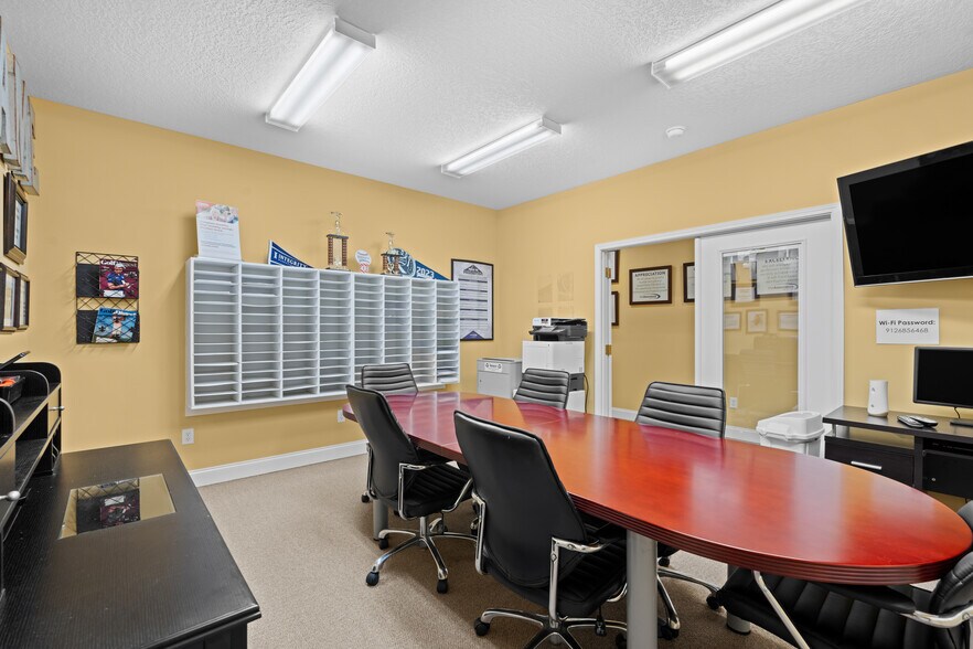 More Photos Of 1135 E. Hiawatha st, Metter Office For Sale