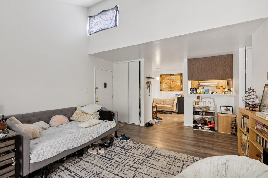 More Photos Of 1411 Oxford St, Redwood City Apartments For Sale