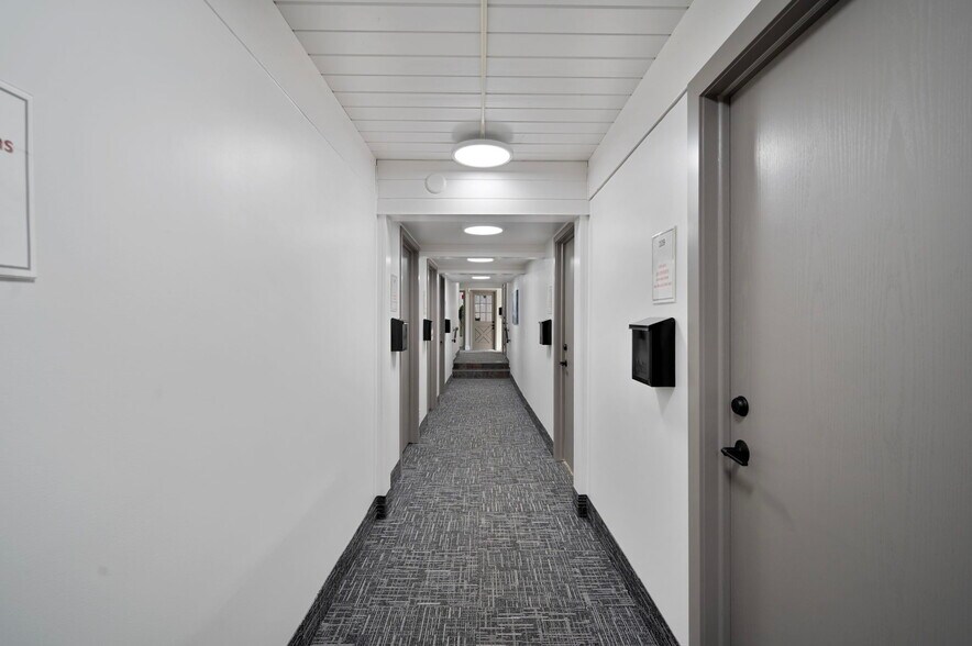 More Photos Of 4740 N 42nd Ave, Golden Valley Freestanding For Lease