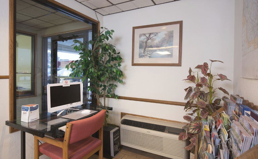 More Photos Of 200 S Pine Ridge Ave, Merrill Hotel For Sale