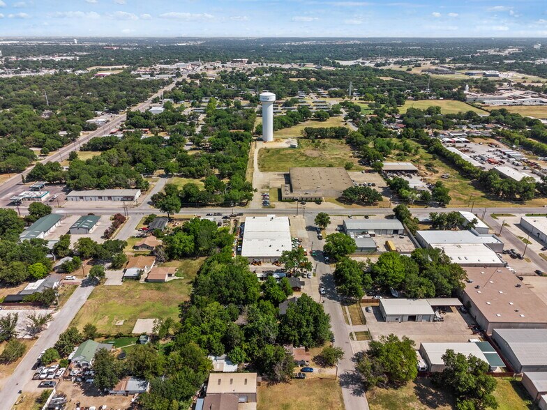 More Photos Of 2333-2337 Delante St, Haltom City Warehouse For Sale