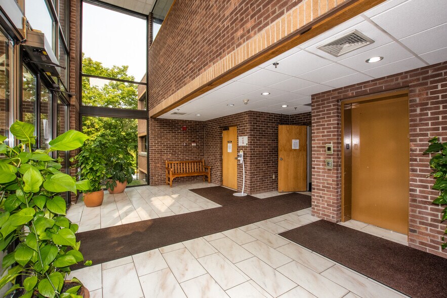 More Photos Of 40 Dale Rd, Avon Medical For Lease