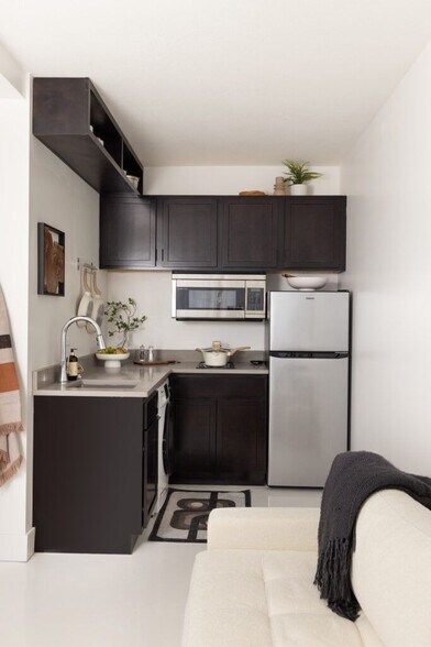 More Photos Of 2950 Summit St, Kansas City Apartments For Sale