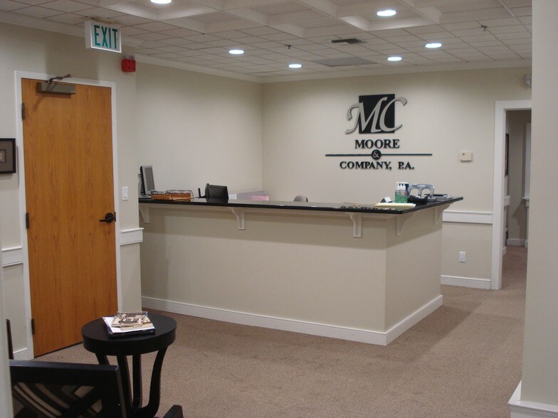 More Photos Of 560 Riverside Dr, Salisbury Medical For Sale