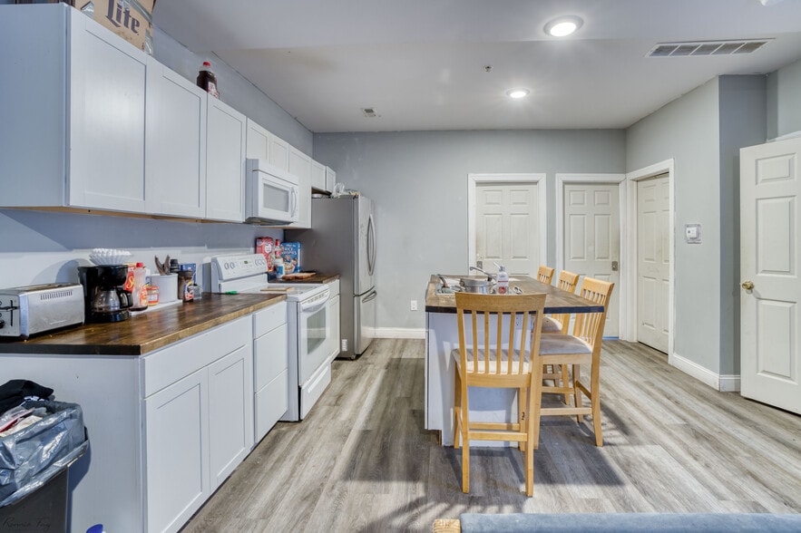 More Photos Of 3817 Pacific Ave, Wildwood Restaurant For Sale