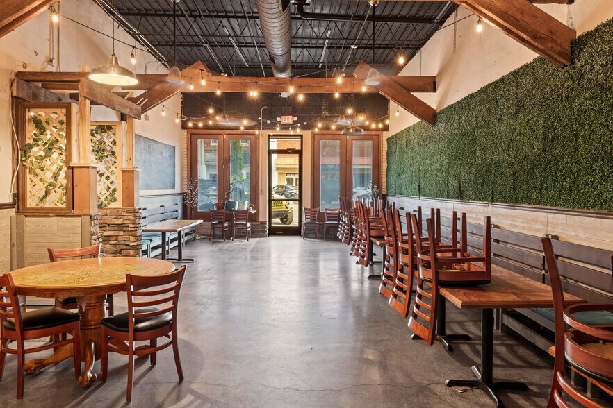 More Photos Of 122 W Lincoln St, Tullahoma Restaurant For Sale