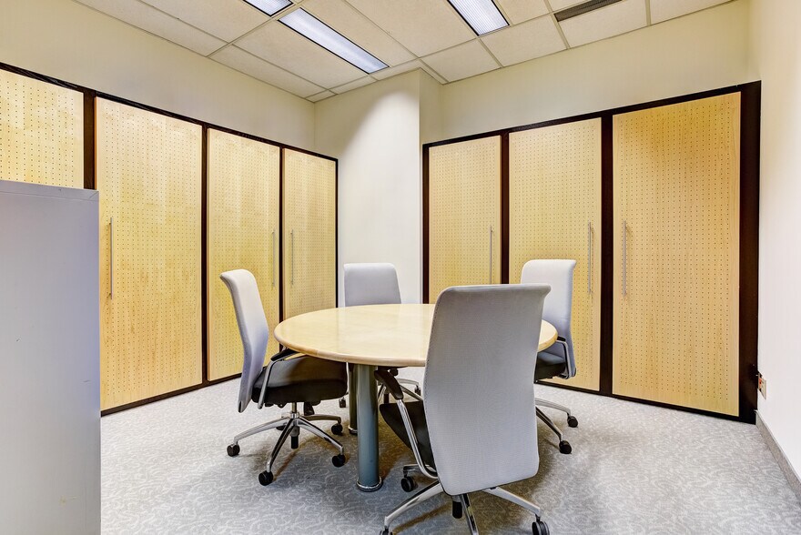 More Photos Of 1111 Rue Saint-Urbain, Montréal Office For Sale