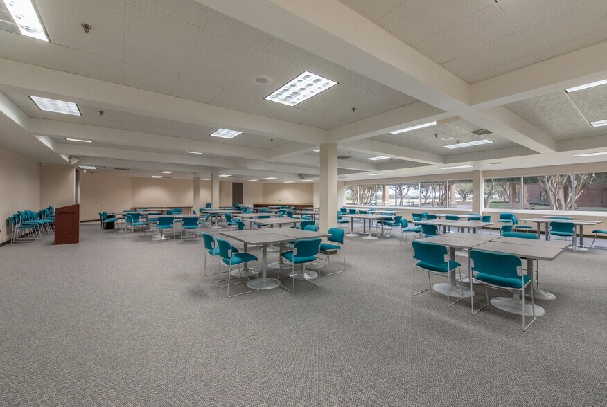 More Photos Of 4005 Technology Dr, Angleton Office For Lease