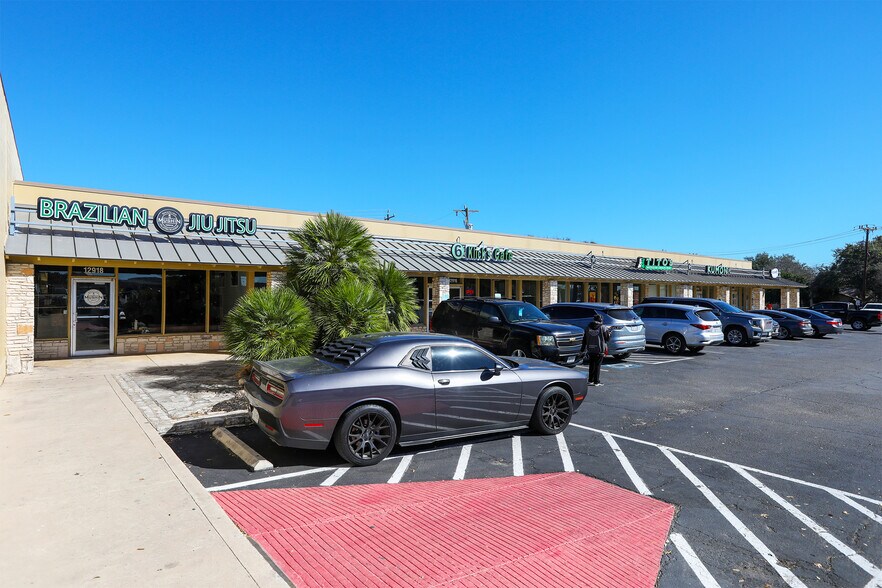 More Photos Of 12908-12932 Bandera Rd, Helotes General Retail For Sale