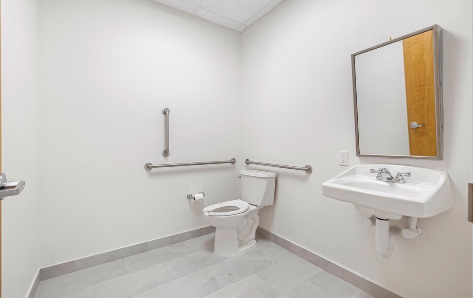 More Photos Of 441 Franklin Ave, Franklin Square Medical For Lease