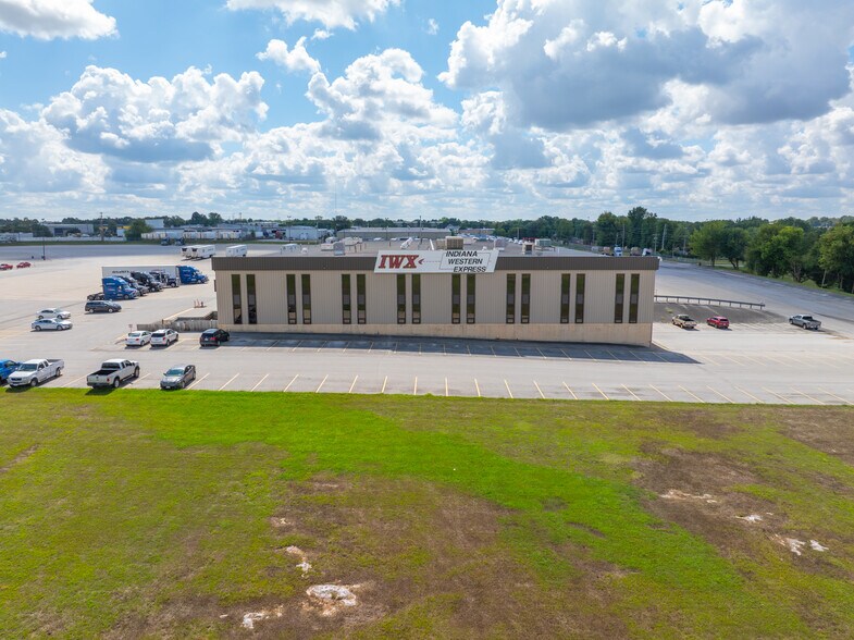 More Photos Of 2813 N Neergard Ave, Springfield Truck Terminal For Sale