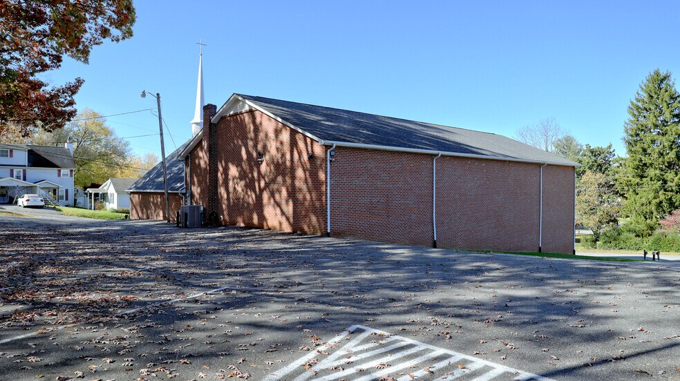 More Photos Of 301 Bolling St, Radford Religious Facility For Sale