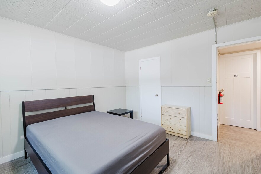 More Photos Of 8504 98 St NW, Edmonton Apartments For Sale