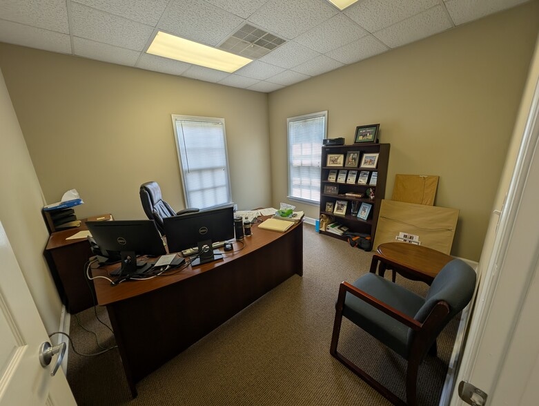 More Photos Of 729 Thimble Shoals Blvd, Newport News Office For Sale