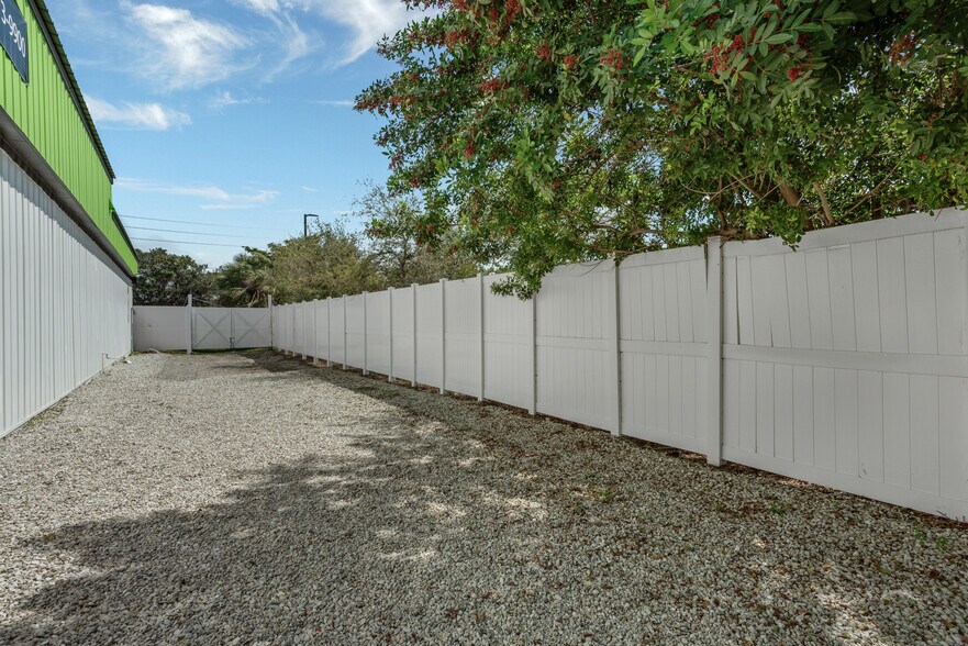 More Photos Of 2360 Shadowlawn Dr, Naples Freestanding For Sale