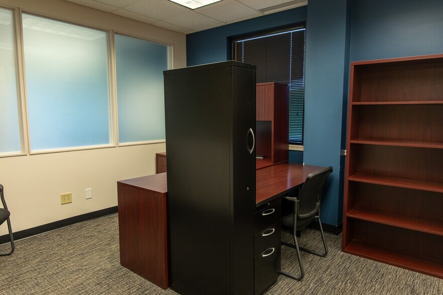 More Photos Of 11820-11830 Nicholas St, Omaha Office For Lease