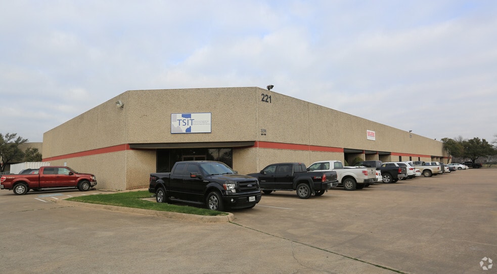 More Photos Of 2211 Century Center Blvd, Irving Warehouse For Lease