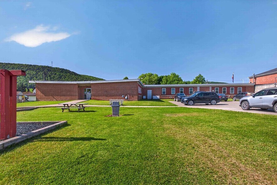 More Photos Of 301 E Main St, Knoxville Office For Lease