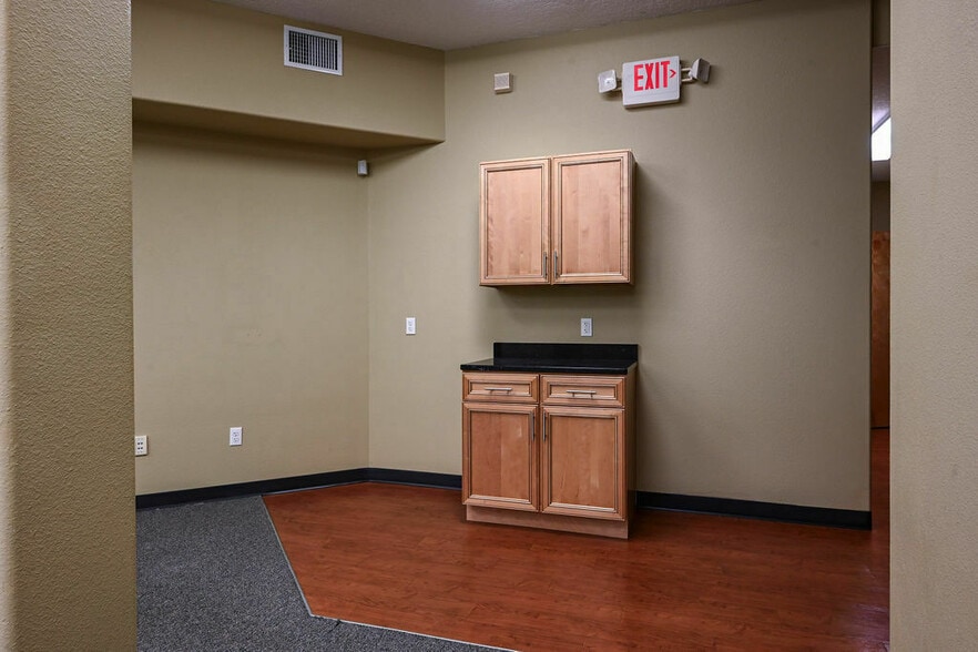 More Photos Of 7177-7201 S George Blvd, Sebring Medical For Lease