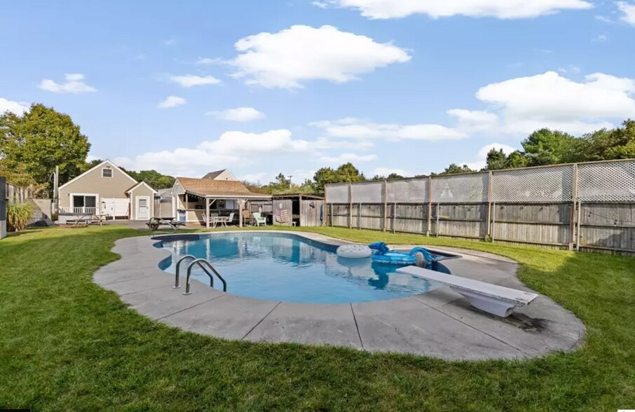 More Photos Of 2783 Cranberry Hwy, Wareham Apartments For Sale