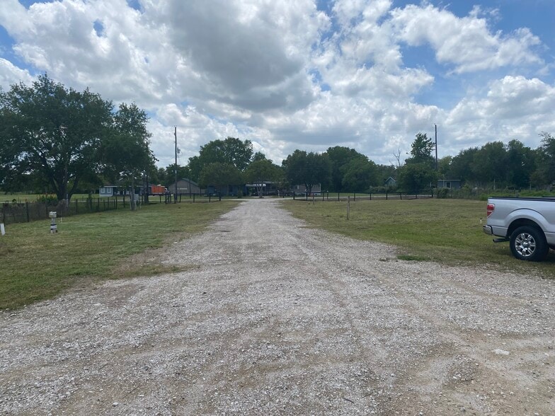 More Photos Of 5901 County Road 675B, Rosharon Warehouse For Sale
