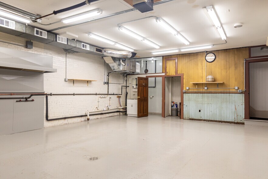 More Photos Of 85 Hone St, Kingston Specialty For Sale