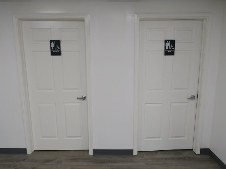 More Photos Of 5818 Southwest Fwy, Houston Showroom For Sale