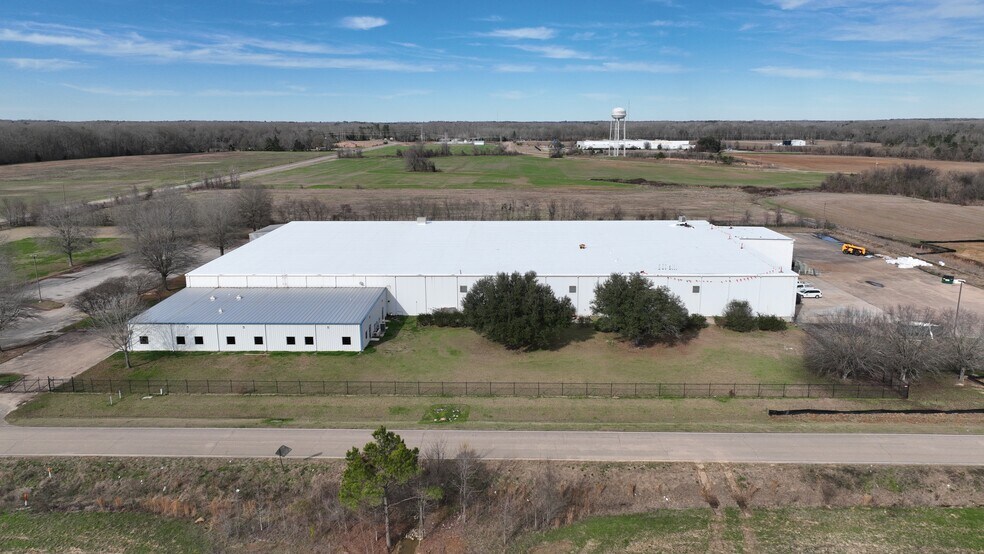 More Photos Of 101 W Ceres Blvd, Vicksburg Warehouse For Sale