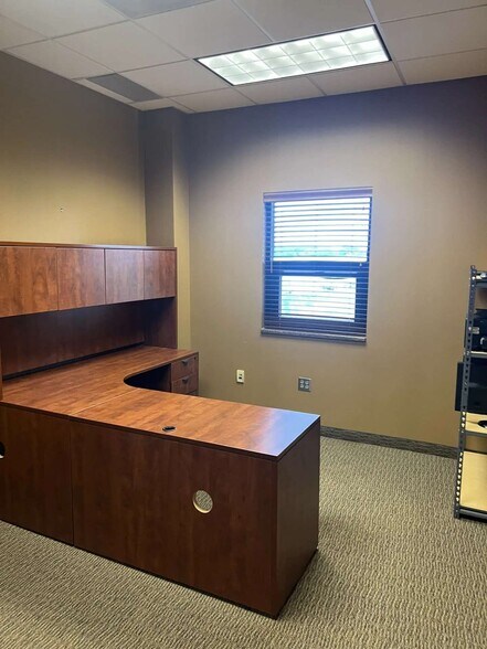More Photos Of 1809 N Terin Cir, Sioux Falls Warehouse For Lease