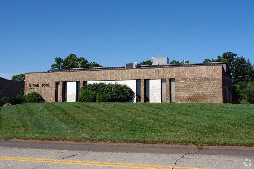 Primary Photo Of 22635 Heslip Dr, Novi Warehouse For Sale