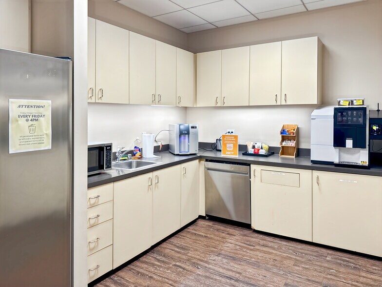 More Photos Of 1901 Avenue of the Stars, Los Angeles Office For Lease