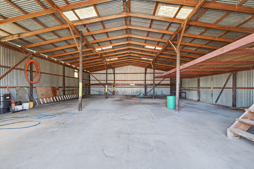 More Photos Of 917 E Main St, Eagle Lake Service Station For Sale