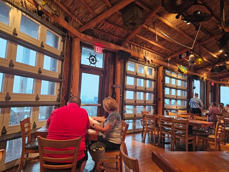 More Photos Of 17501 Harbour Point Dr, Fort Myers Restaurant For Sale