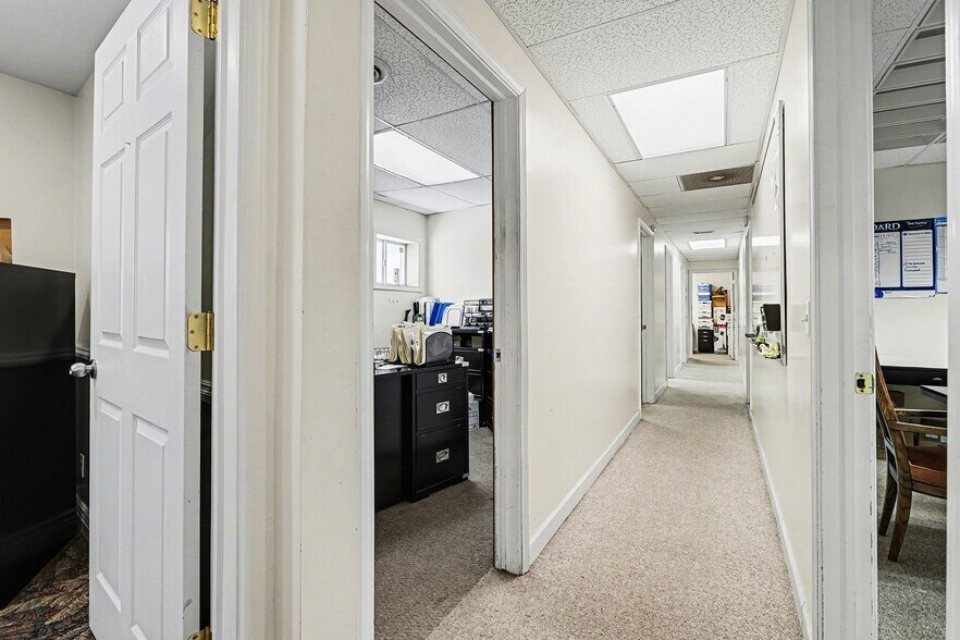 More Photos Of 1240 Pipestone Rd, Benton Harbor Office For Sale