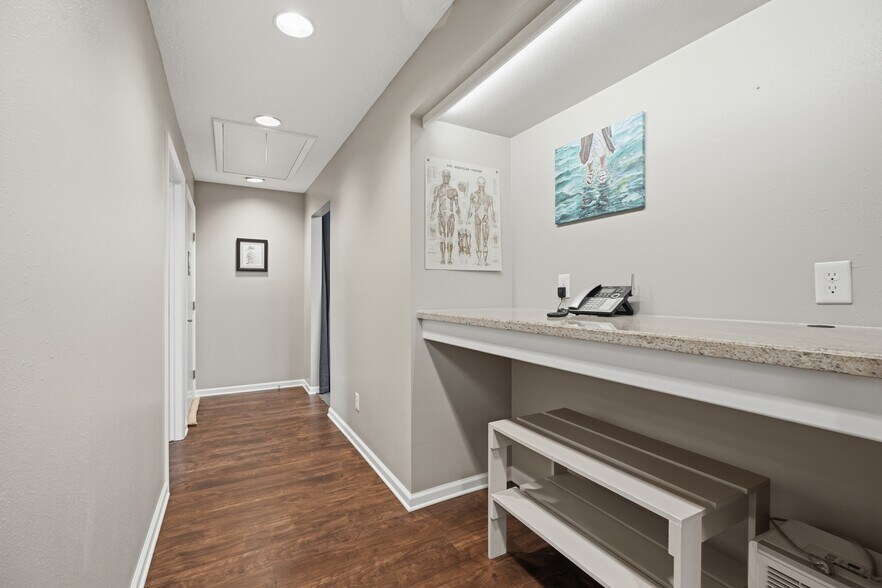 More Photos Of 12325 Scarsdale Blvd, Houston Medical For Sale