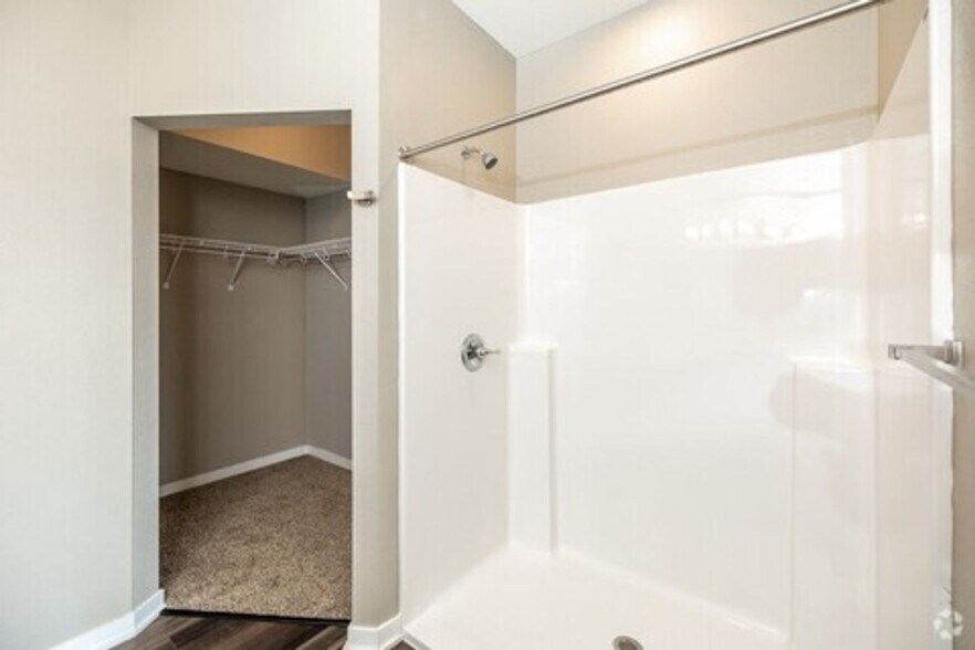 More Photos Of 320 W 3rd St N, Newton Apartments For Sale