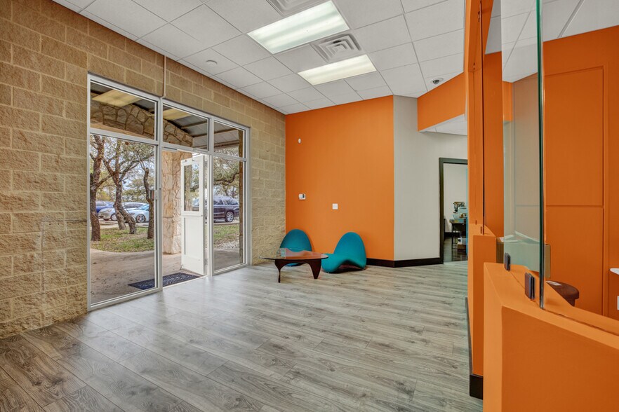 More Photos Of 30665 N Us Hwy 281, Bulverde Office For Sale