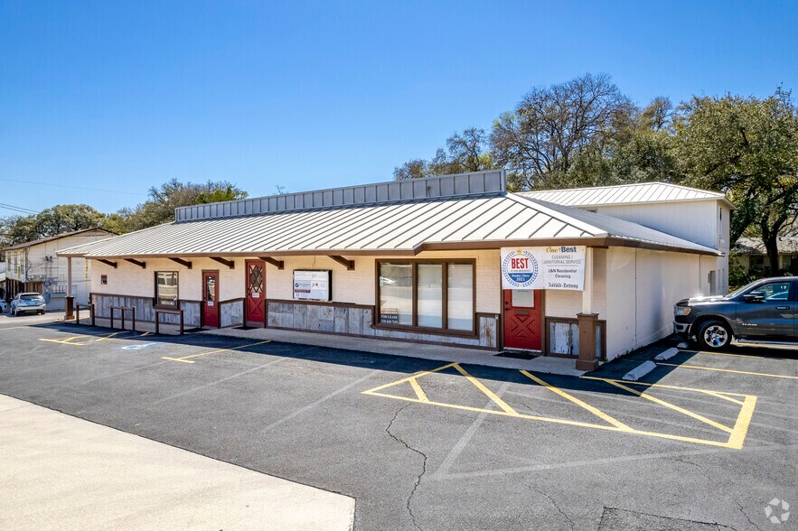 Primary Photo Of 1111 N Walnut Ave, New Braunfels Office For Lease