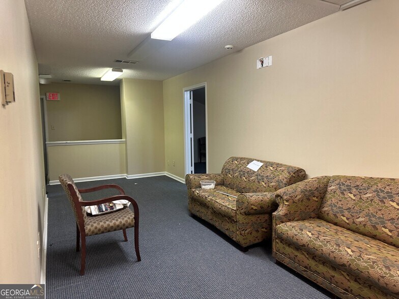 More Photos Of 670 S 8th St, Griffin Medical For Sale
