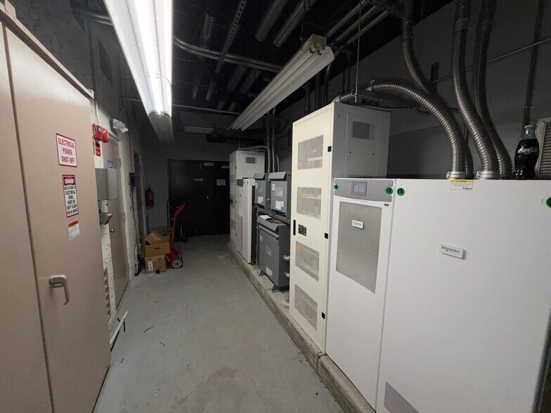 More Photos Of 365 105th Ter NE, Saint Petersburg Specialty For Lease