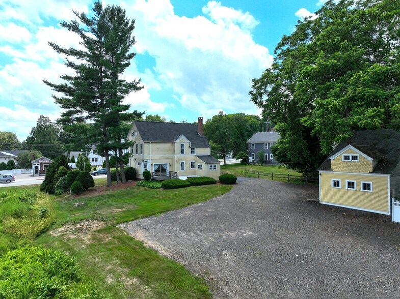 More Photos Of 8 W High St, East Hampton Office For Sale