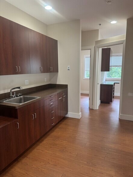 More Photos Of 23 N Main St, Hilton Head Island Office For Sale