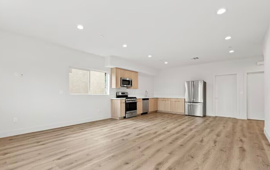 More Photos Of 6937 Simpson Ave, North Hollywood Apartments For Sale