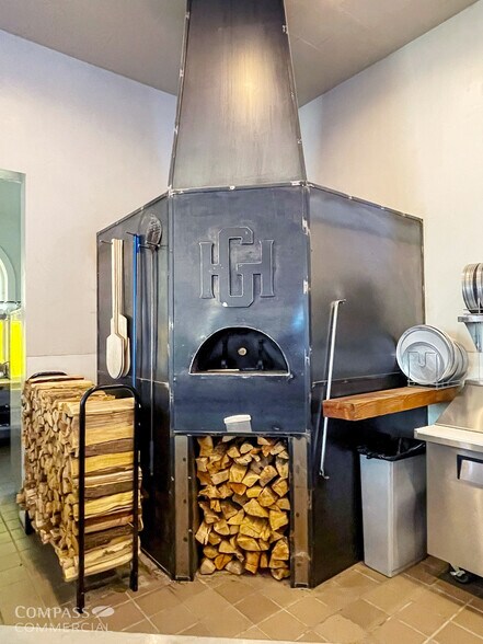 More Photos Of 641 SW Cascade Ave, Redmond Restaurant For Sale