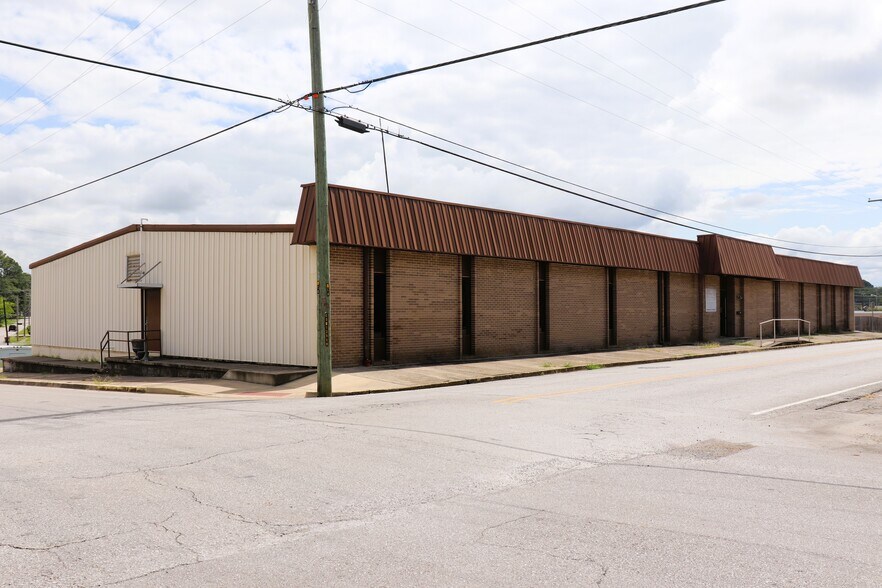 More Photos Of 400 Chestnut St NW, Hartselle Office For Sale
