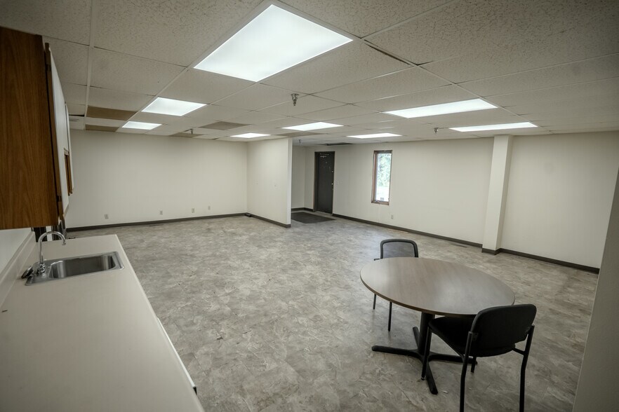 More Photos Of 811 Pine St, Saint Croix Falls Manufacturing For Lease