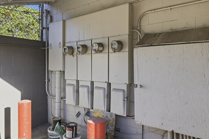 More Photos Of 11027-11031 Sherman Way, Sun Valley Auto Repair For Sale